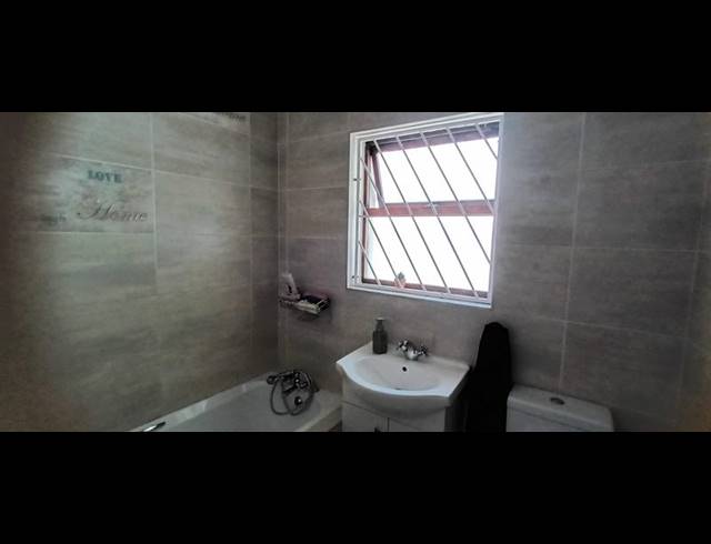 4 BEDROOM HOUSE FOR SALE IN HEATHFIELD